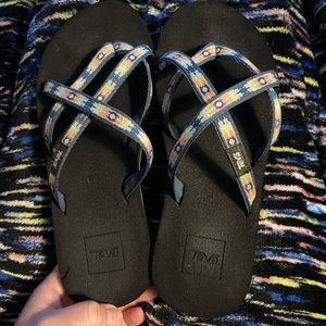 Sz 6, Teva, memory foam flip flops.